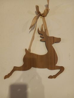 2 Hanging Deer Decorations