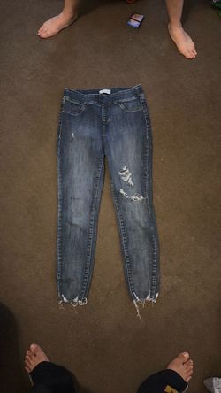 Distressed Skinny Jeans Raw Hem