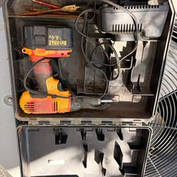 DEWALT 14.4-volt cordless drill/driver