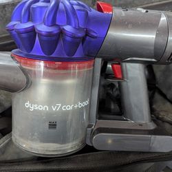 Dyson V7 Handheld Vac