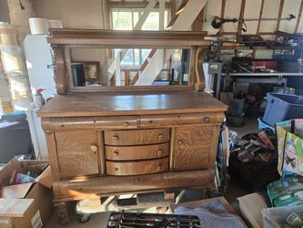 Antique tiger oak sideboard , mirror back buffet. Canada 1910