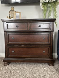 Dresser/TV Console