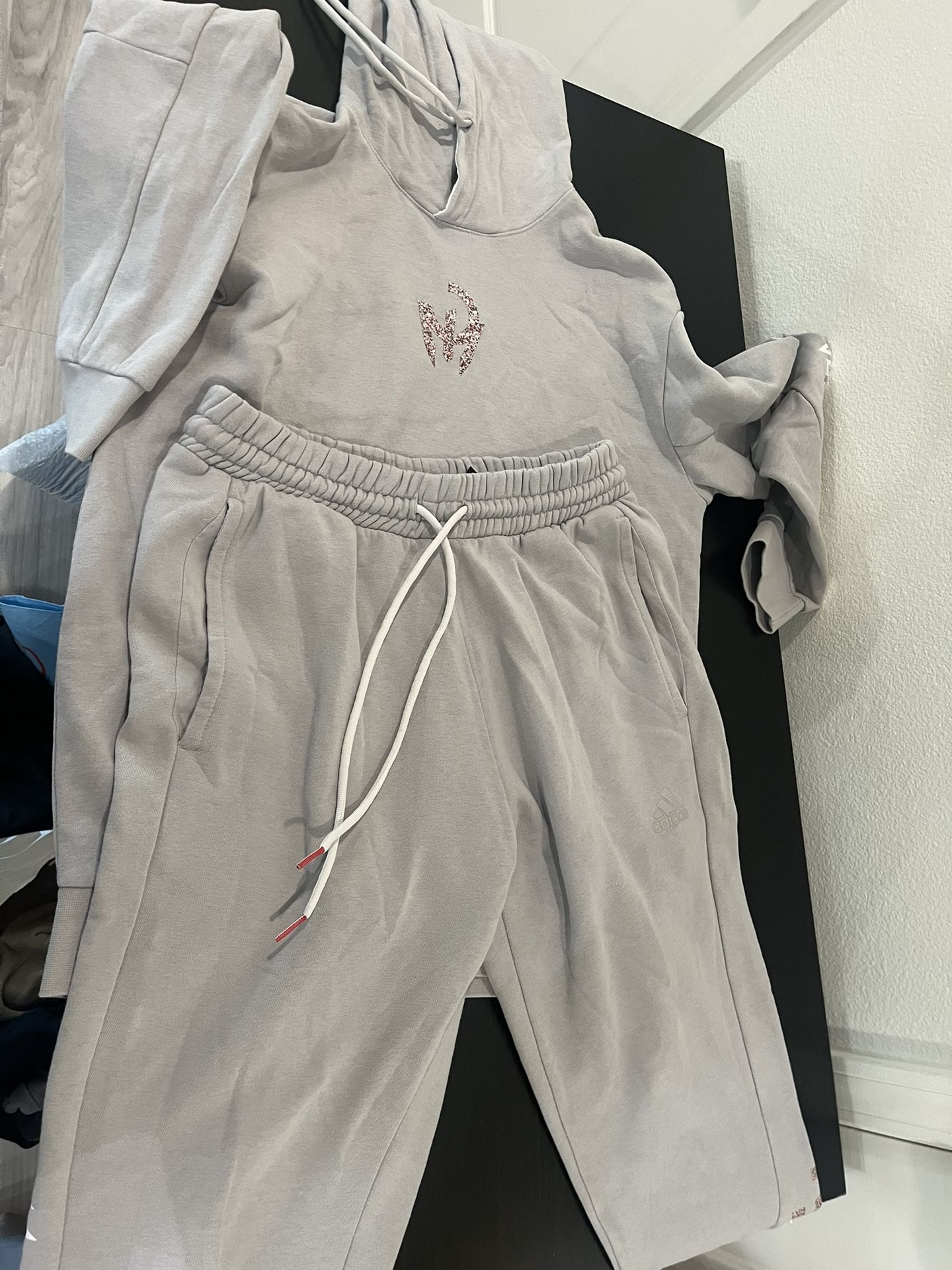 Patrick Mahomes Merchandise Adidas Hoodie Size S And Joggers Size M