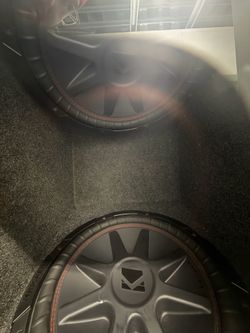 10inch kicker subs with box