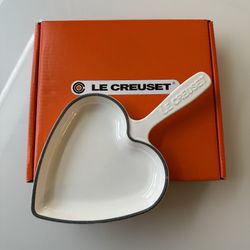 New - White Le Creuset Enameled Cast Iron Heart Skillet Fry Pan