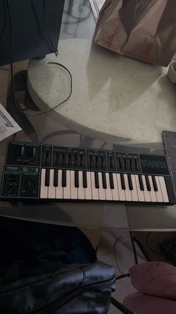 Yamaha CS01 II Synthesizer Keyboard