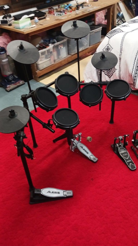 Alesis Max Nitro Turbo Electronic Drumset With Expansion Kit