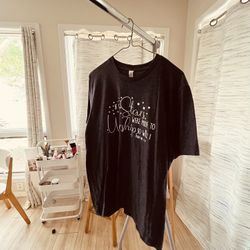 Women’s Graphic T-shirt (large)