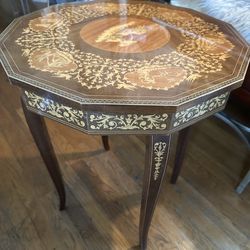 Vintage  Hollywood   Regency side table with music box