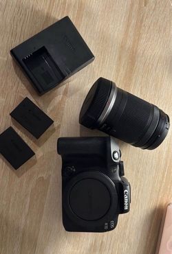Canon EOS R10 Mirrorless camera and 18-150 mm lens, battery packs and charger