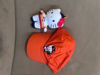Astros hello kitty keychain and hat