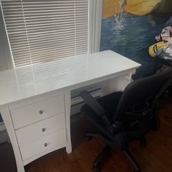 Desk N Chair 