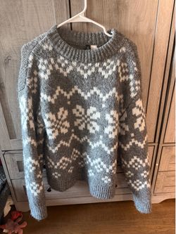 H and M sweater size s