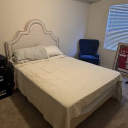 Queen bed (Mattress, Bed, Box Spring Included)(Moving Sale) 