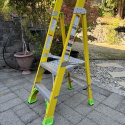 Louisville Ladder FCP1402HD / Flat Form Heavy Duty Ladder 