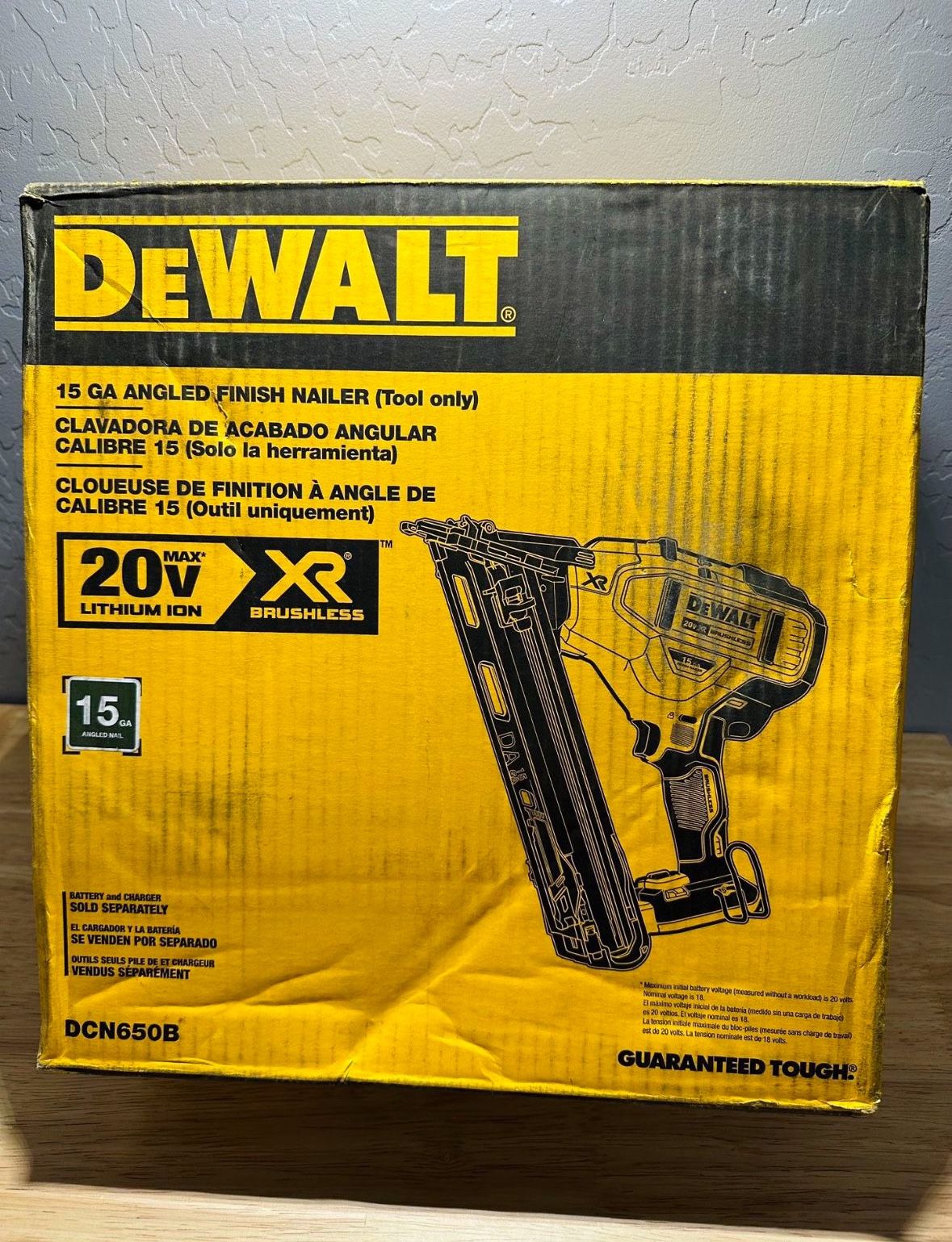 DEWALT XR 15GA ANGLED FINISH NAILER 