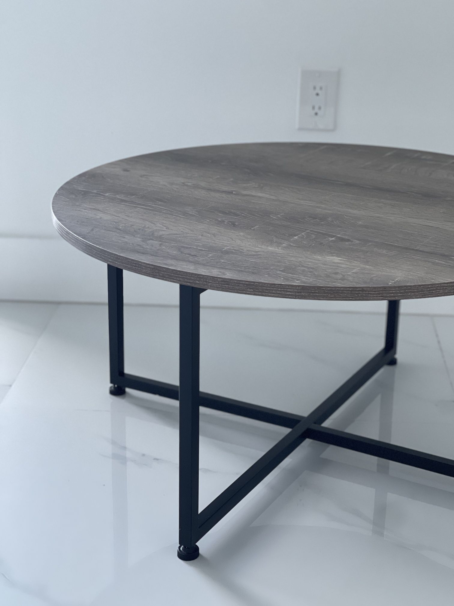 Round coffee table (industrial)