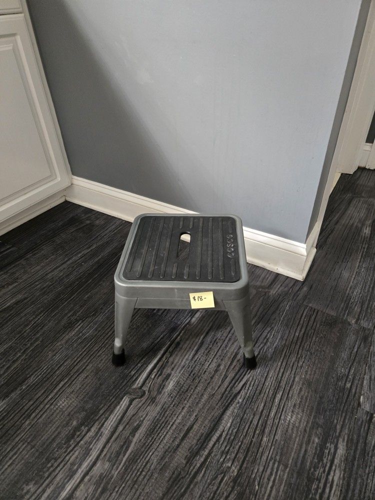 Cosco Metal Step Stool w Rubber Top & Feet