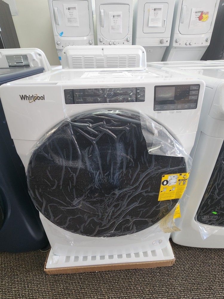 4.5 cu.ft.Front Load Washer with Steam, Quick Wash Cycle and Vibration Control Technology in White, ADA Compliant