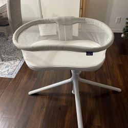 HALO BassiNest Swivel Sleeper