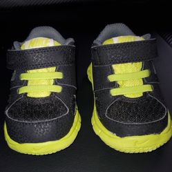 nike baby boy flex Supreme TR2 athlete shoes black/green Size 4c