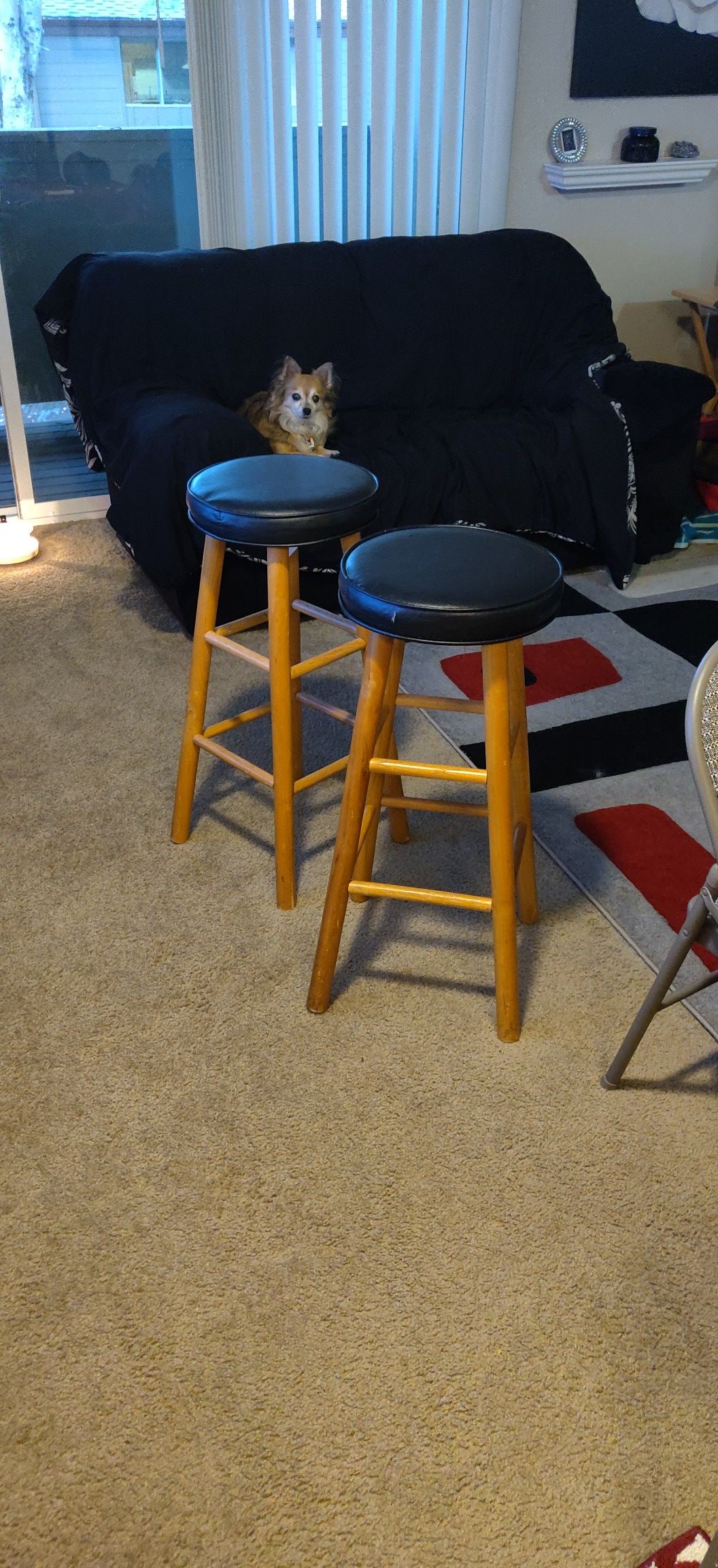 2 bar stools