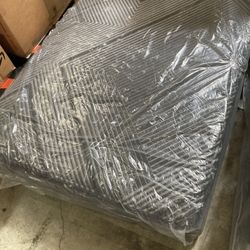 Queen Simmons Beautyrest Black Hybrid Medium Mattress 