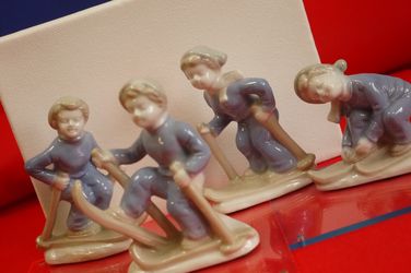 ••⛩ 4 Authentic Japan Blue-White Figurine boy playing in winter••