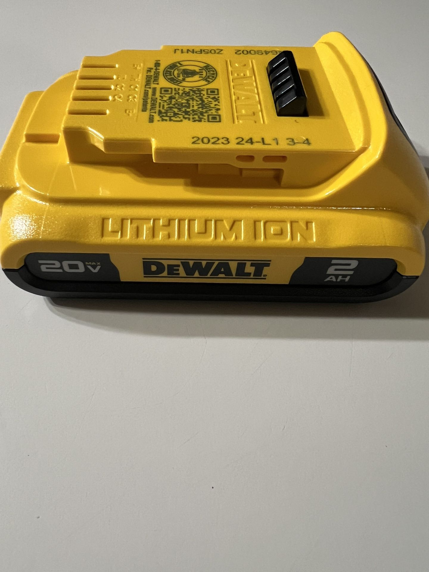 Dewalt battery 20v 2AH