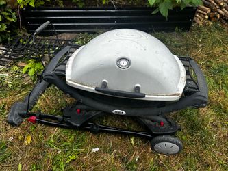 Weber Q2200 Propane Portable Grill with Griddle Flat Top