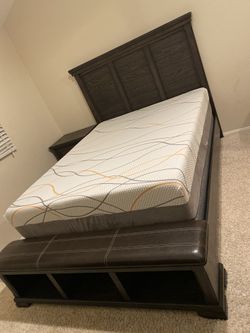 QUEEN BED