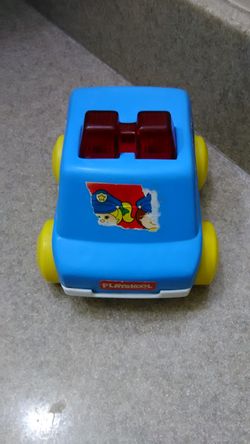 Vintage 1991 Playskool very durable police car with flashing lights (comes with new batteries)