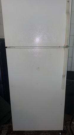 GE Top-Freezer Refrigerator White