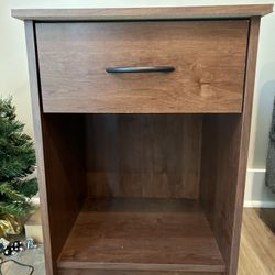 Nightstand (Free)