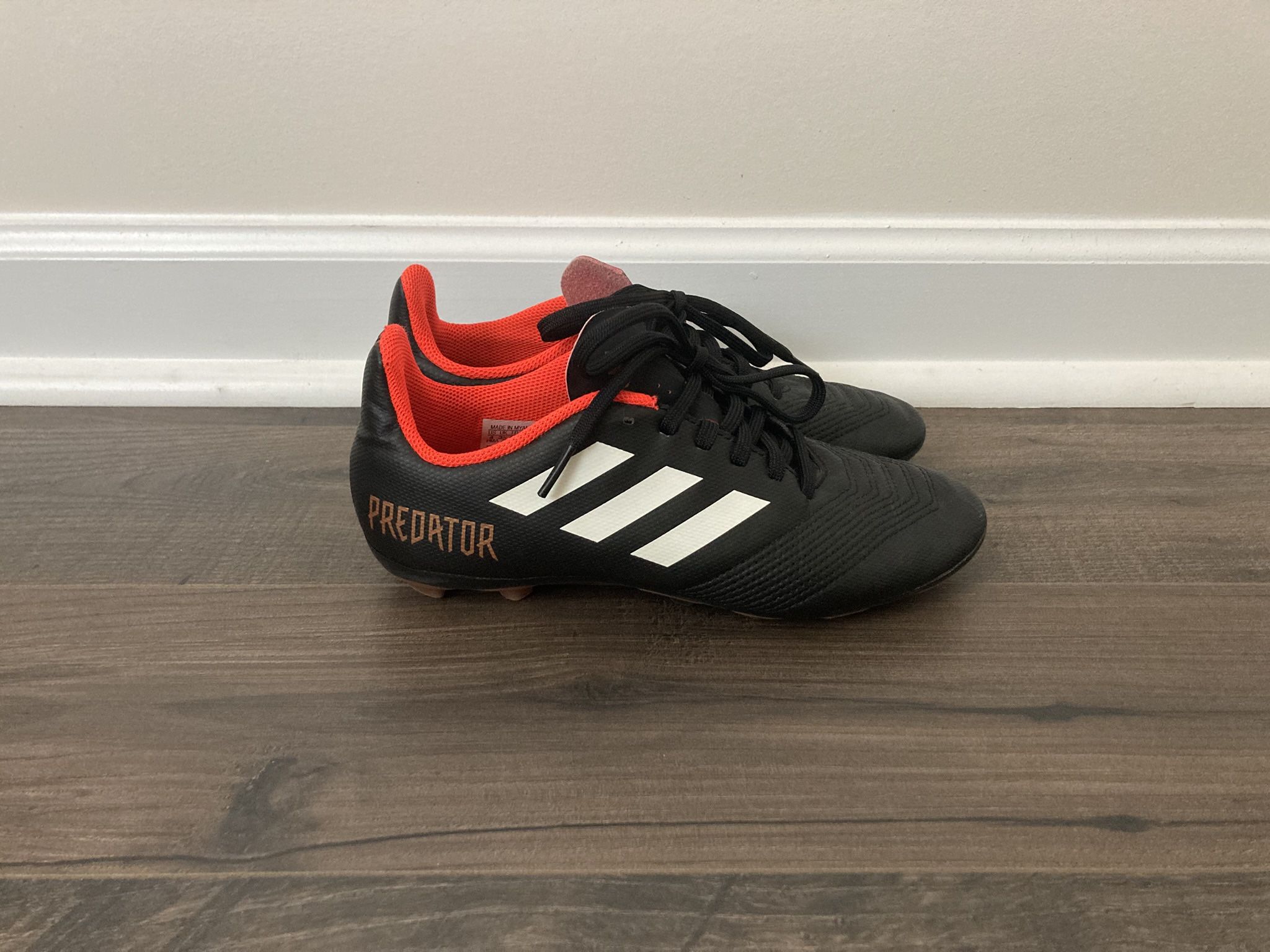 Adidas Predator soccer cleats kids size 4