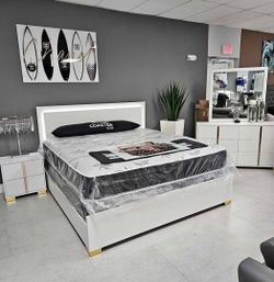 Set de cuarto Queen con luz led 4 piezas