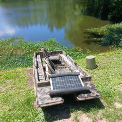 8' Fishing Boat With Solar Panel To Charge Battery.