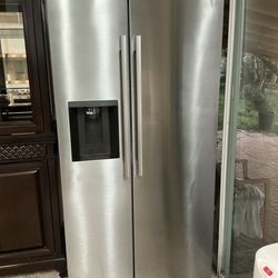 Stainless Steel LG Fridge (2025 like new)