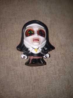Tiny Nightmares Terrif-Eyes "The Nun" minifigure from Series 1