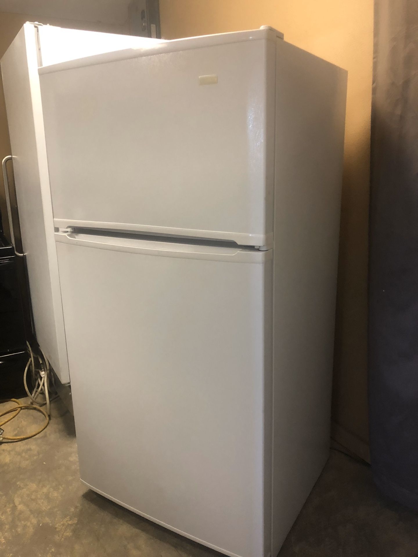 Refrigerator 20.0 cu ft for $185