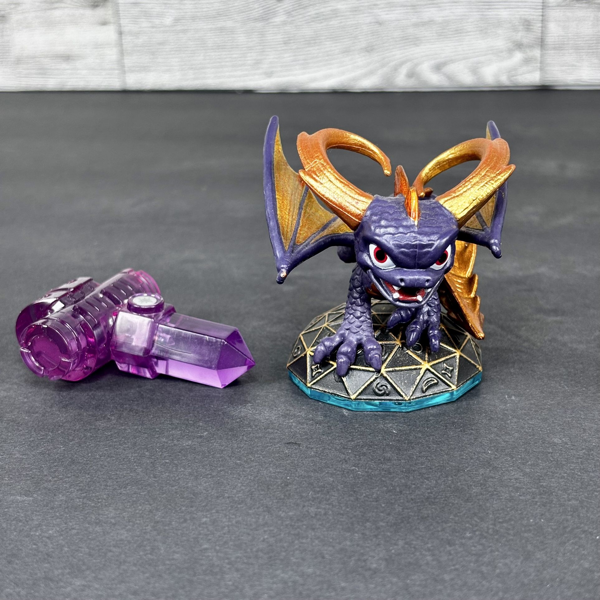 Skylanders Swap Force “Mega Ram Spyro” Figure with Trap Team Magic Log Holder