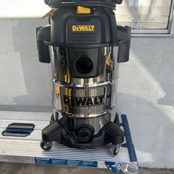 Dewalt 8 Gallon Stainless Steel Wet/dry Vacuums