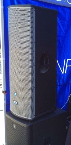 Mackie 1532Z Dual 15" 3-way powered PA speakers