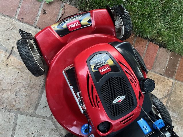 (2) Mowers For $30……..7.25 Hp-Self Propelled-6.75 Hp- Self Propelled