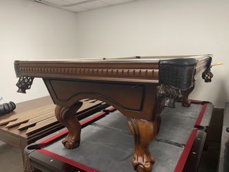 Beautiful Pool Table!! Like new!!