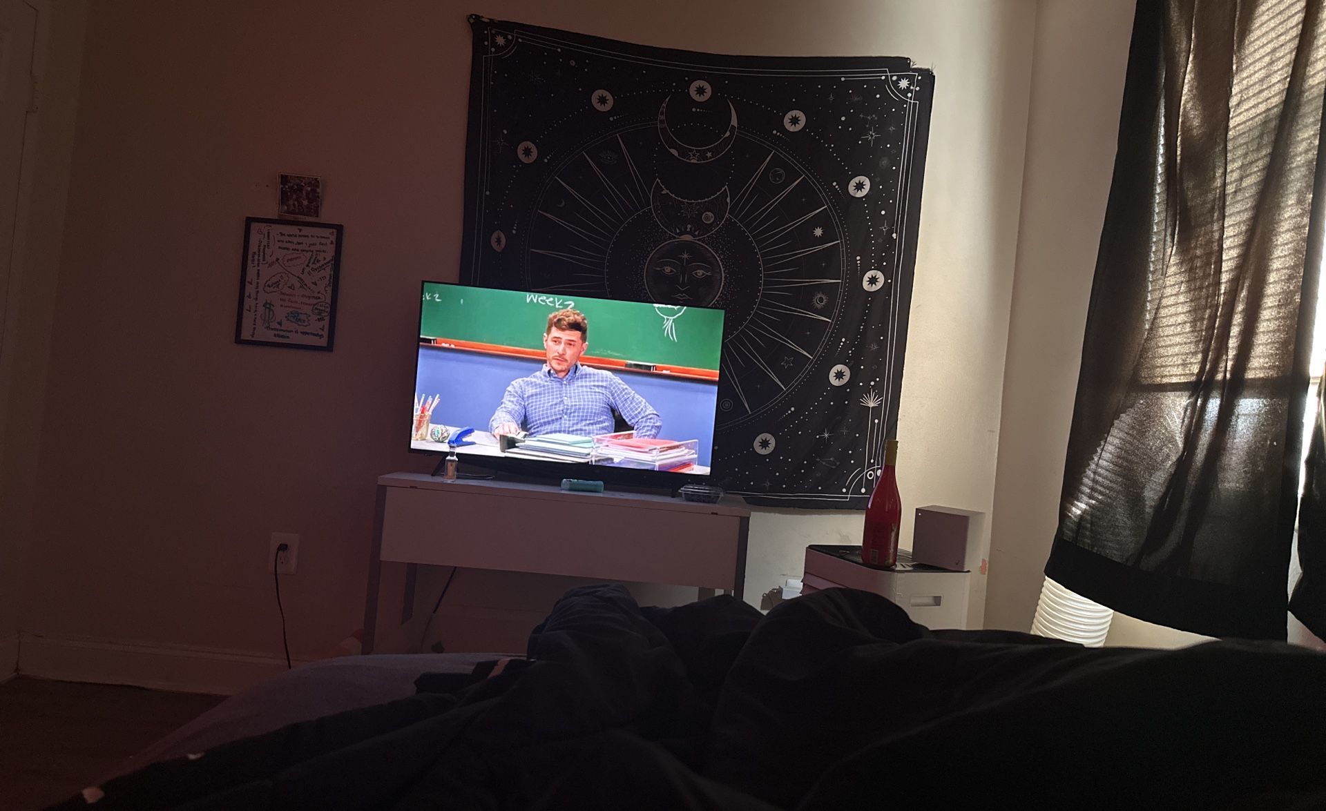 43 Inch smart tv / Brand New wall Mount Included