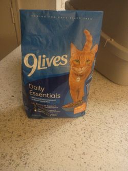 9Lives Daily Essentials Dry Cat Food