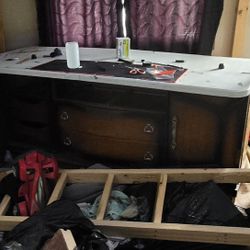 Dresser/desk