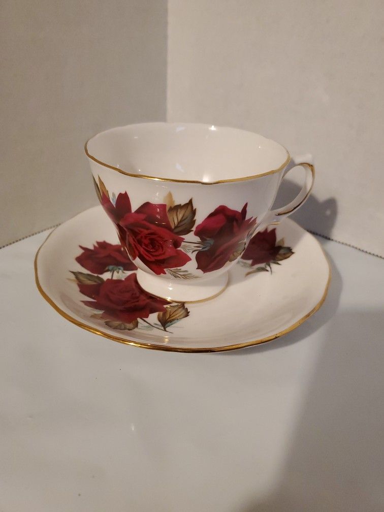 Vintage Royal Vale Tea Cup and Saucer Set Bone China Made in England patt 7978
