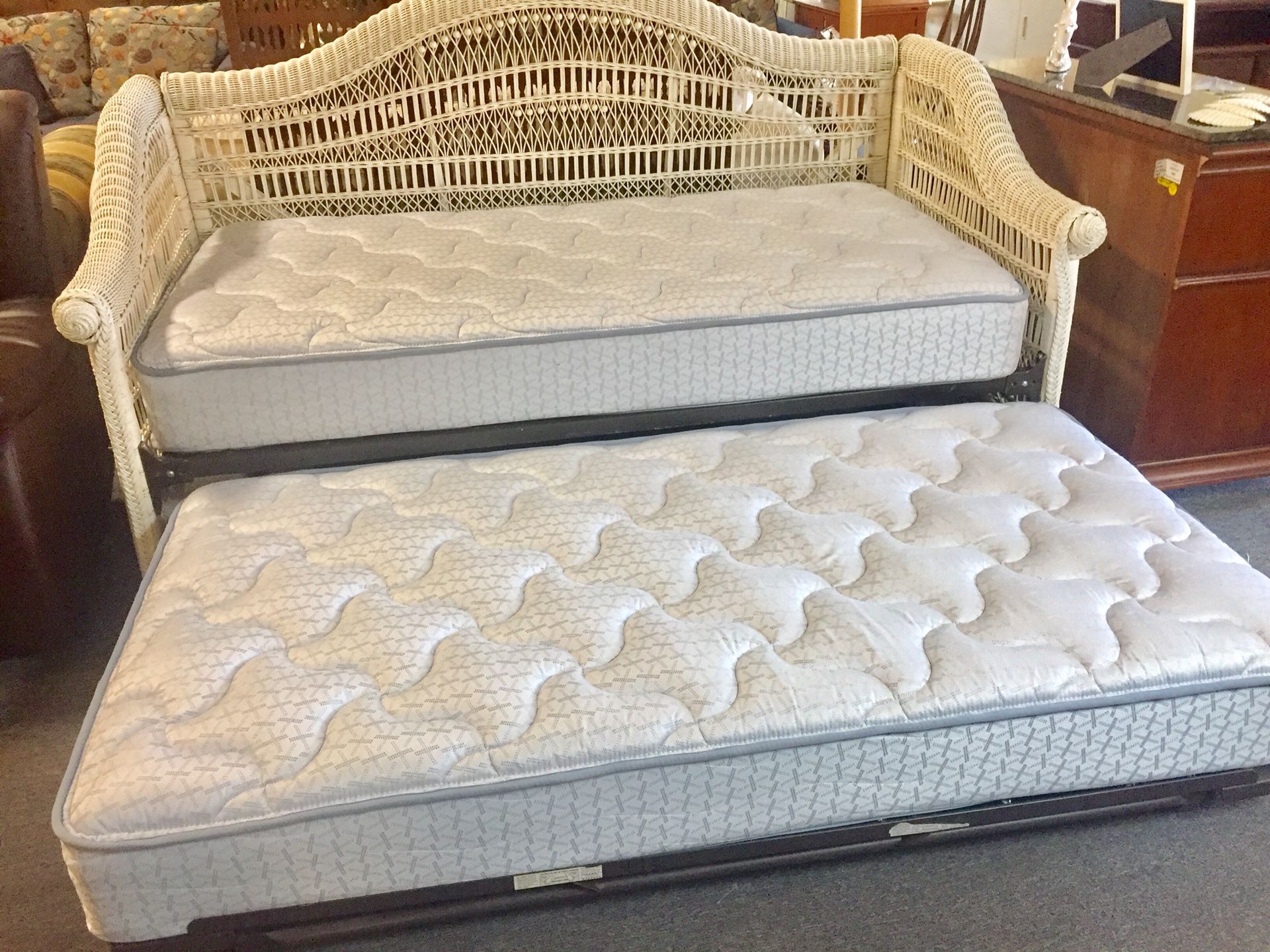 LATIF white wicker daybed with trundle and like new sealy mattresses